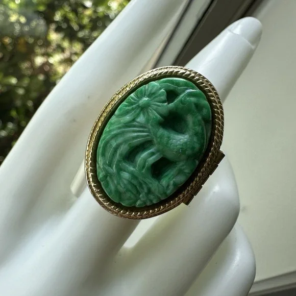 Vintage 1970s Avon Perfume Glacé Adjust Locket Ring Bird of Paradise Faux Jade - Picture 2 of 12